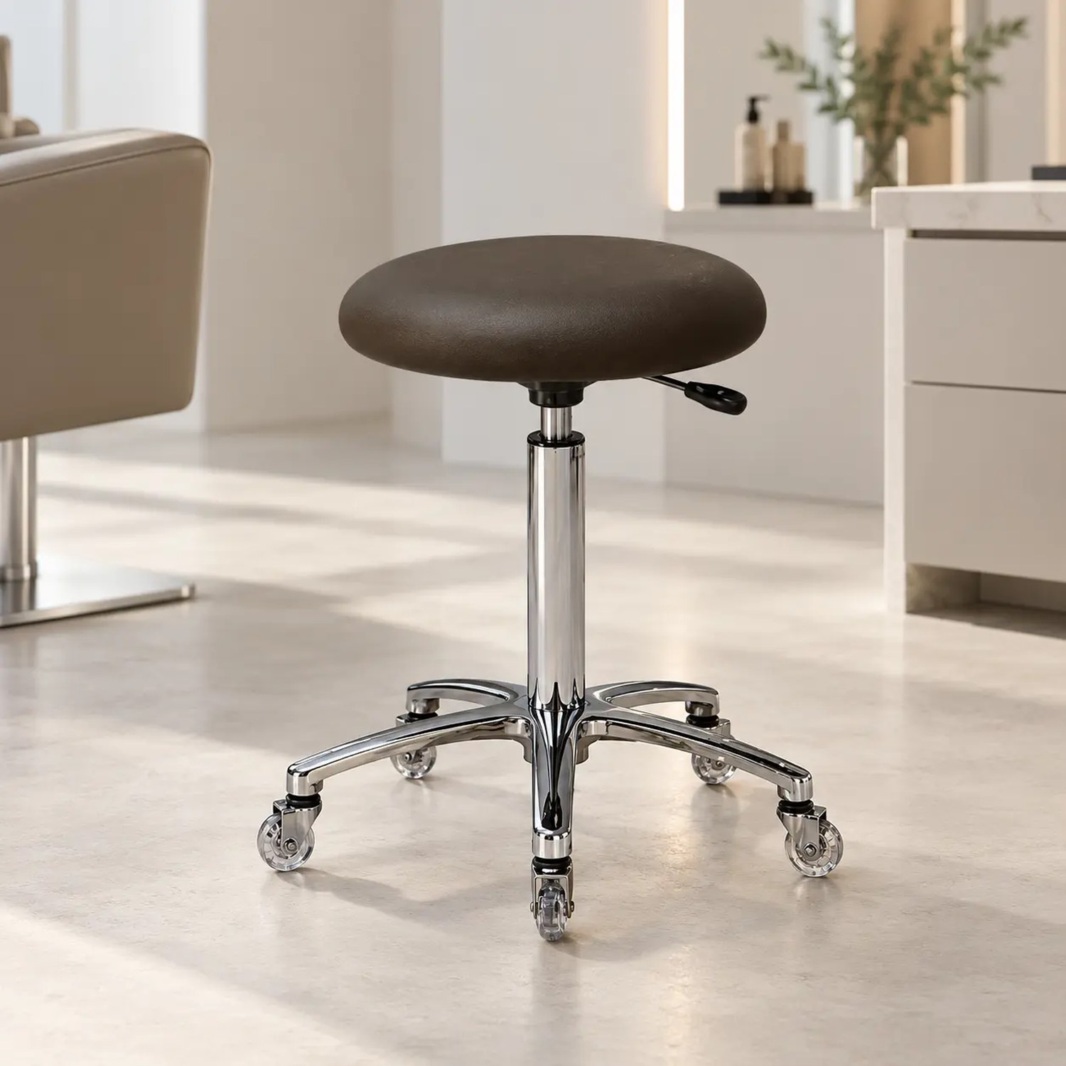 STOOL — стул мастера в интерьере